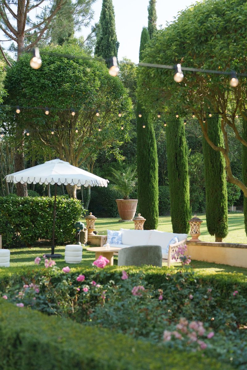 marie-chicchirichi-destination-wedding-planner-luxury-welcome-dinner-chateau-provence-france